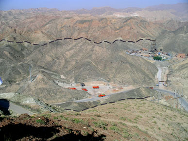 The Jinchuan host intrusive